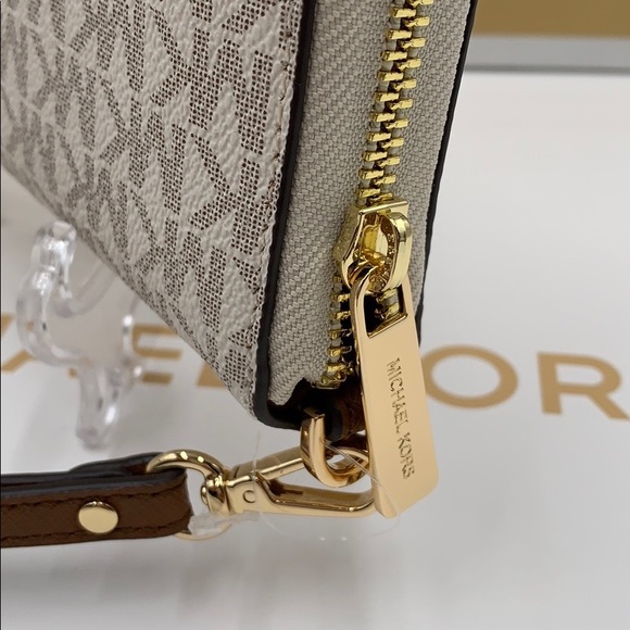 MICHAEL KORS Jet Set Travel Continental Zip Wallet - Picture 6 of 12